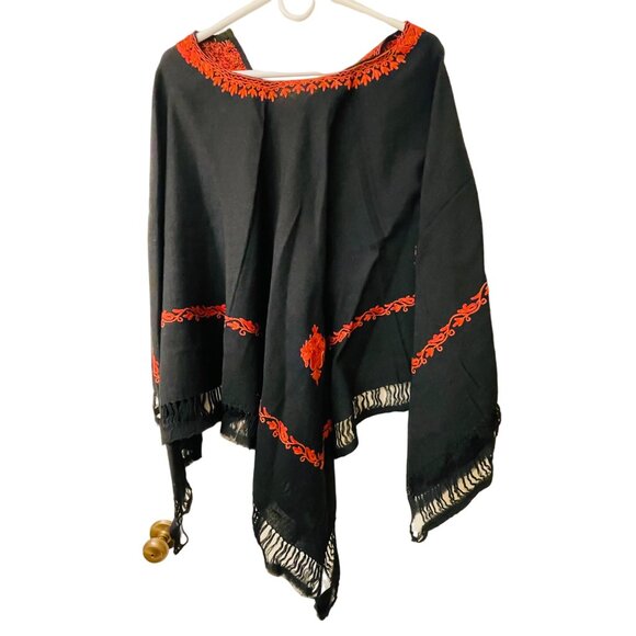 Vintage Black & Red Embroidered Fringe Poncho One Size Fits All READ - Picture 5 of 6